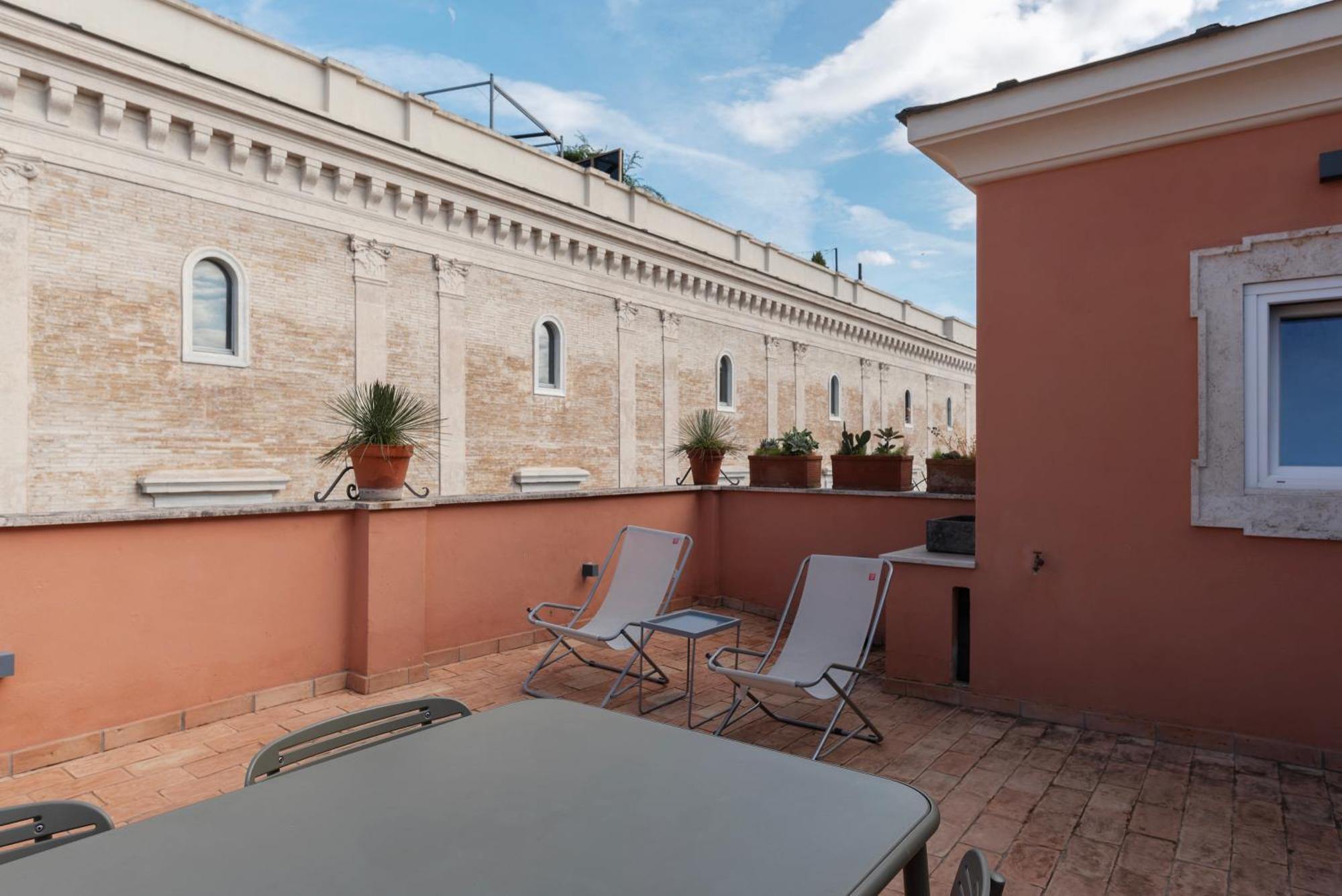 Apartment With Terrace In Via Del Pellegrino - Fromhometorome Exterior photo